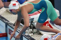 华体会APP下载-游泳冠军激动庆祝，胜利瞬间感人无比