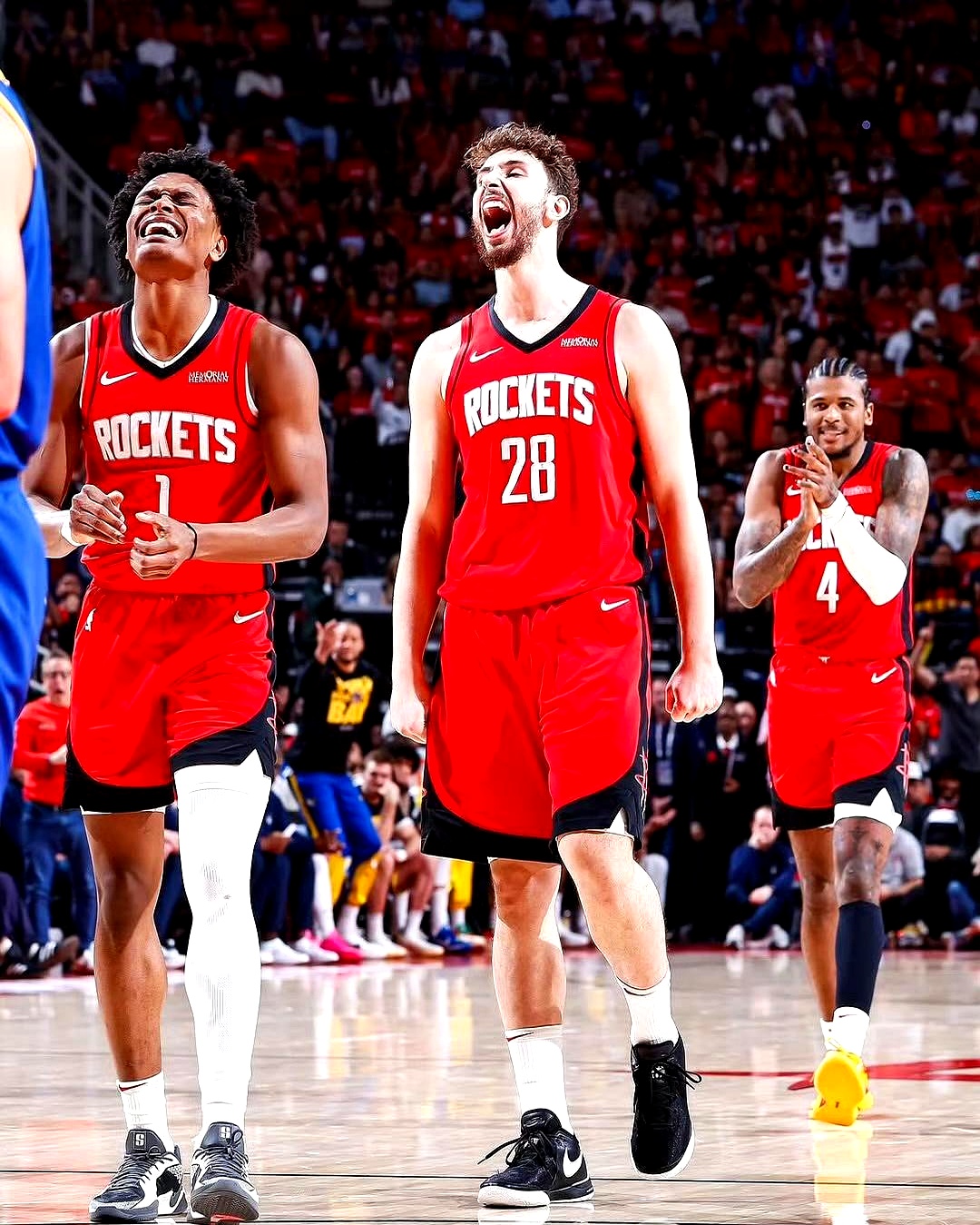 火箭队伍整体发挥出色，成功击败对手晋级总决赛